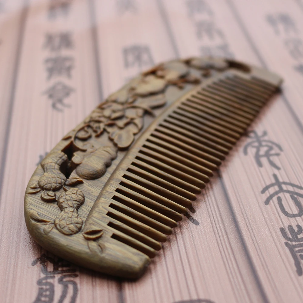 

1pc New Hot sale Natural green sandalwood whole wood carving combless comb hair massage anti - static Mushu comb gift PJ68