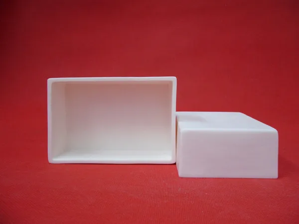 

99.3% alumina crucible / 50*40*20mm/ Rectangular corundum crucible / Al2O3 ceramic crucible / Sintered crucible