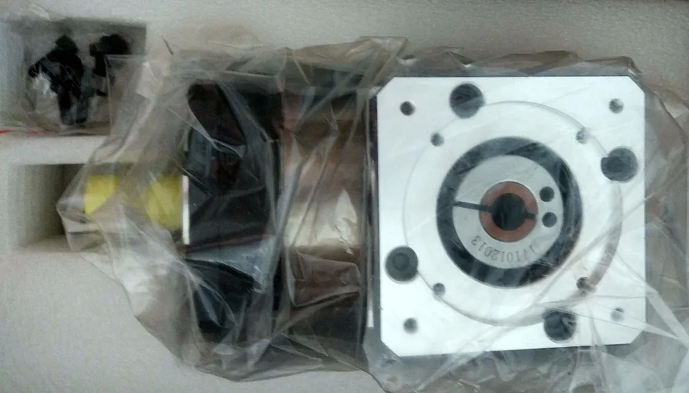 right angle 90 degree planetary gearbox reducer 10 arcmin Ratio 3:1 to 10:1 for 60mm 200w 400w AC servo motor input shaft 14mm view 2