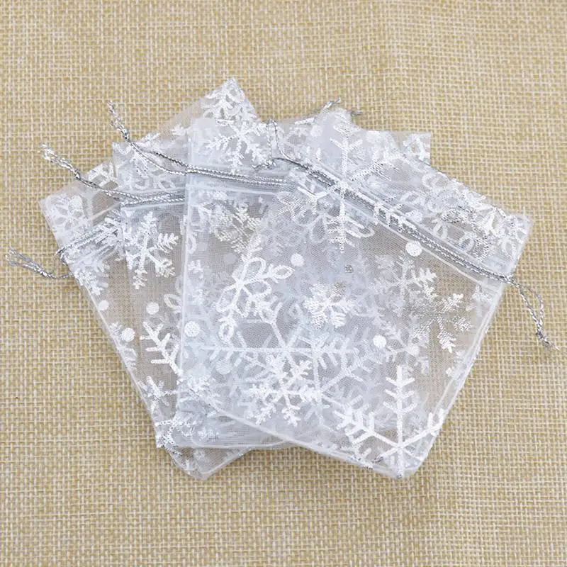 50Pcs/Lot White Snowflake Organza Bags 7x9 10x14 13x18cm Small Xmas Drawstring Pouch Candy Gift Bag Cute Jewelry Packaging Bags