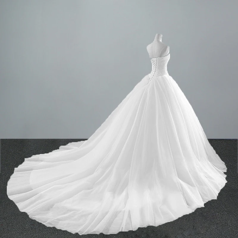 New Fashion Simple Classic Ball Gown Off White Wedding Dress Lace Sweetheart Strapless Sleeveless With Train Elegant Bridal