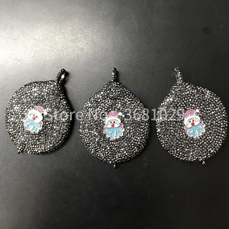 

Micro - edged snakeskin pendant - studded with Santa's delicate sweater chain