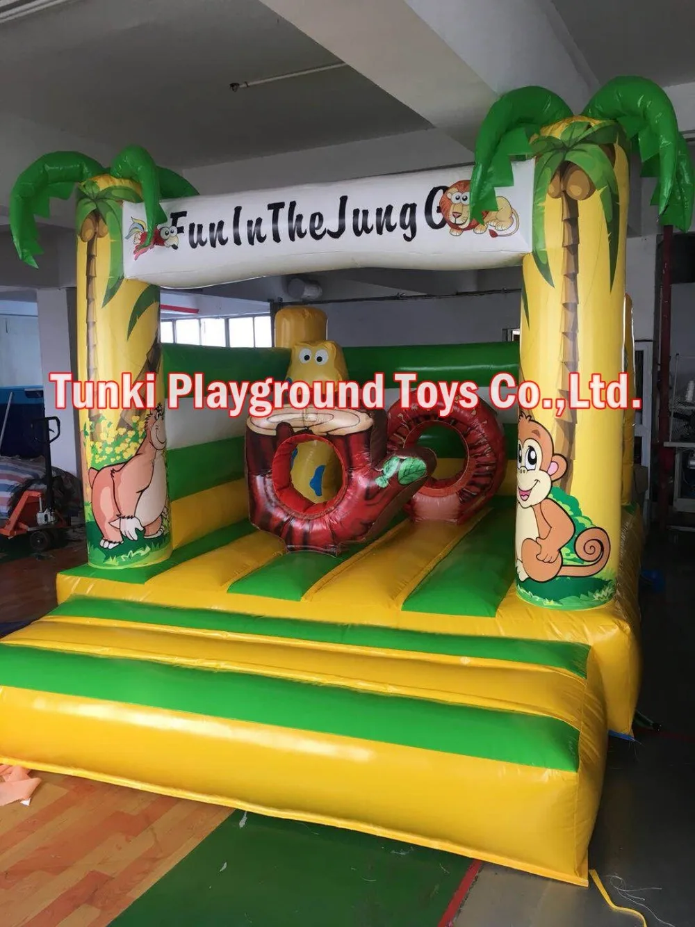 

cheap inflatable jungle themed bouncer house 4x3m