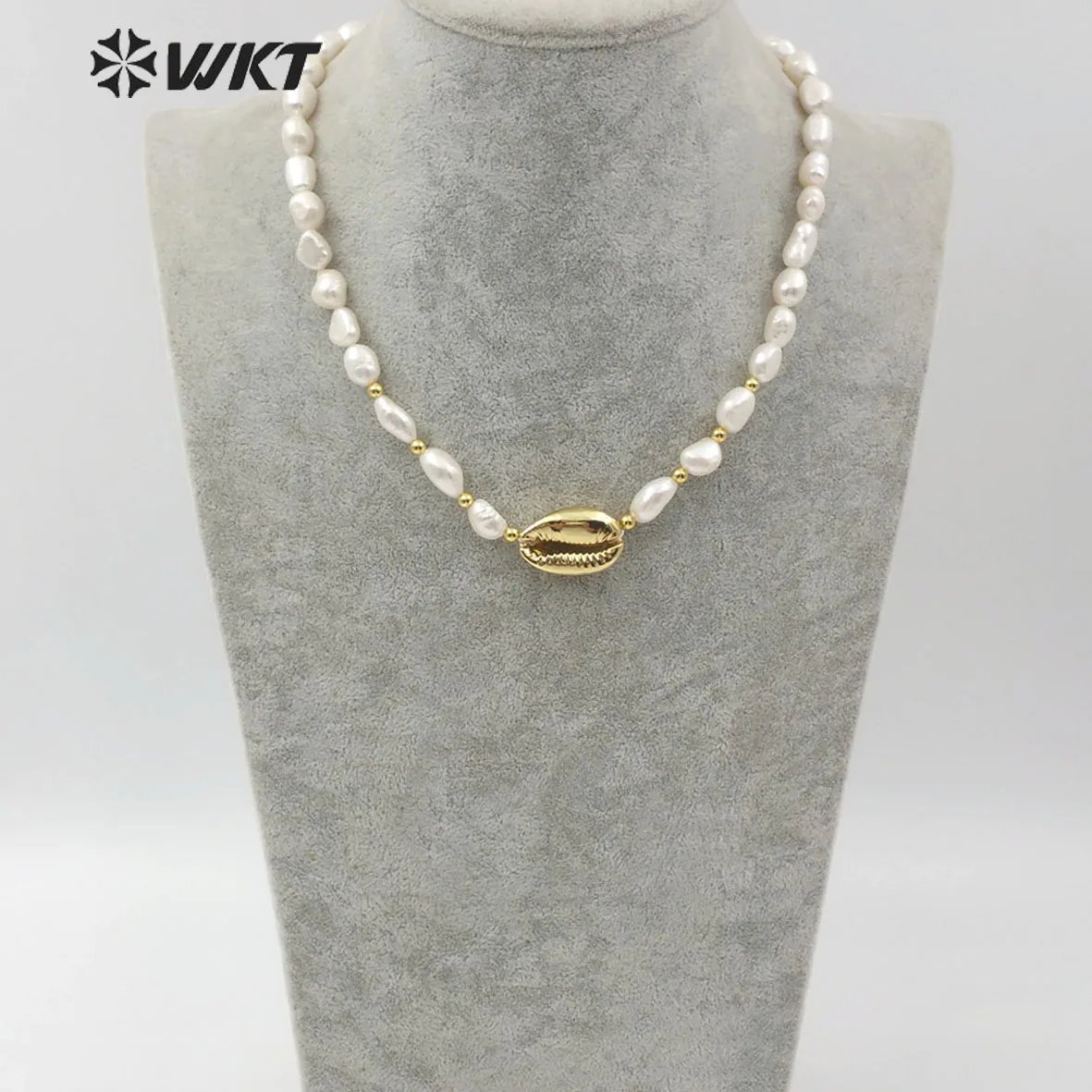 WT-JN089 High Quality Natural Cowrie Shell Pendant With Freshwater Pearl Chain Necklace Wedding Jewelry Gift Elegant Style