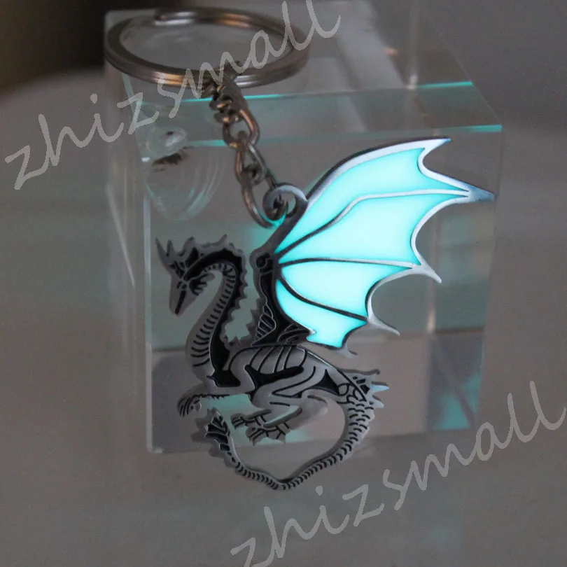 Stainless Steel Gift Dragon Keychain Glowing Key Chain Fashion Jewelry Pendant Glow in the Dark Flying Dragon Car Pendant