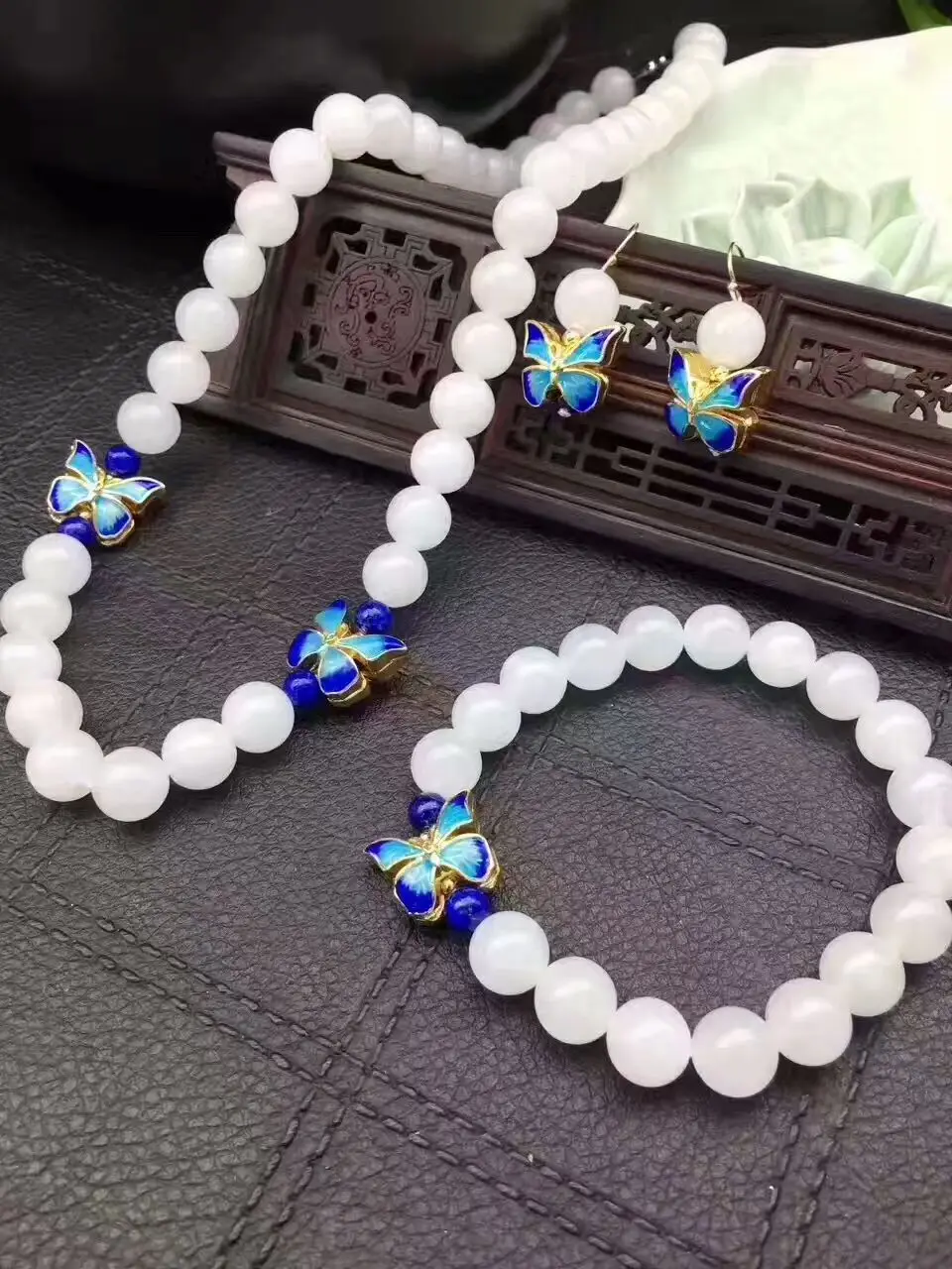 

Zheru Jewelry Sole Pure Natural Xinjiang Hetian White Jade 10mm Bead Necklace Butterfly Bracelet Earring Set Gift Certificate