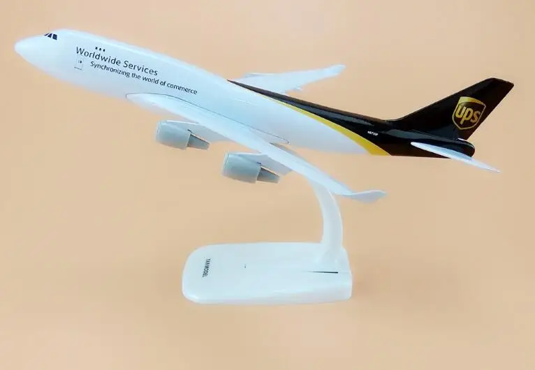 

16cm plane model Boeing 747 Cargo plane UPS Metal simulation airplane model for kid toys Christmas gift