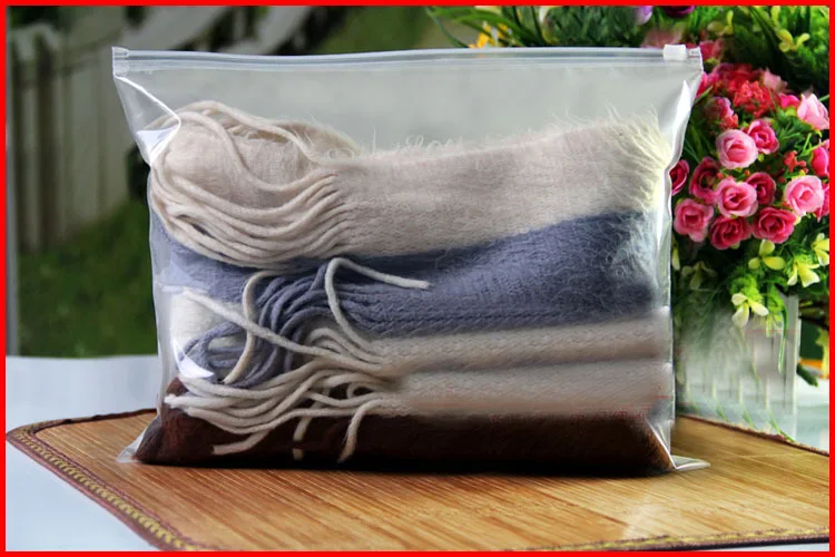 

32cm*25cm*160mic Zip Lock Plastic Bag Clear Resealable Gift Bag Clothes Bag 200pcs/lot Free shipping