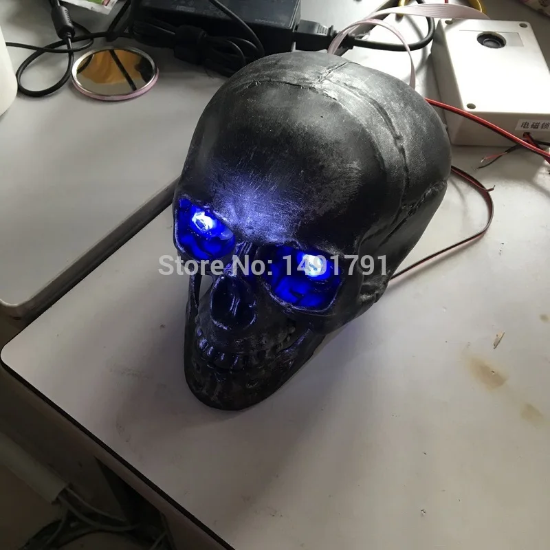 Takagism game props skull light sensor to unlock real life escape room game props prop for escape mysterious room