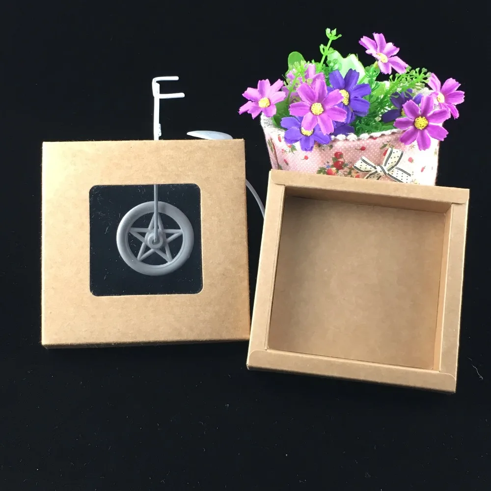 

50Pcs/Lot 12.5x12.5x2.5cm Classical Colors Kraft Paper Card Sunroof Box Clear Visible PVC Window Shape For Storage Chocolate Box