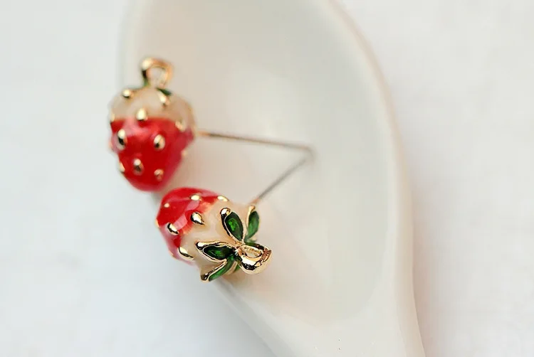 New 2018 Cute Red Strawberry Earrings Jewelry Brincos Women Girl Fashion Jewelry Fruit Stud Earrings Boucle D\'oreille Femme