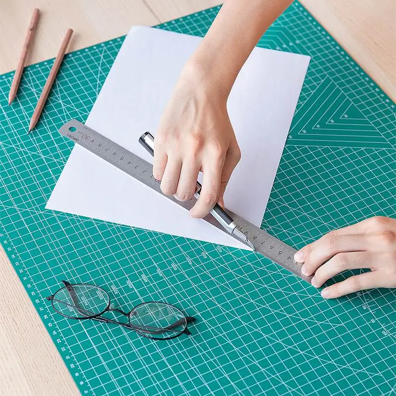 Deli 78400 A4 78401 A3  PVC Self-healing Paper Cutting Mat Desk Cut Plate 300x200mm 455x305mm Gray Green Color Cutting Board