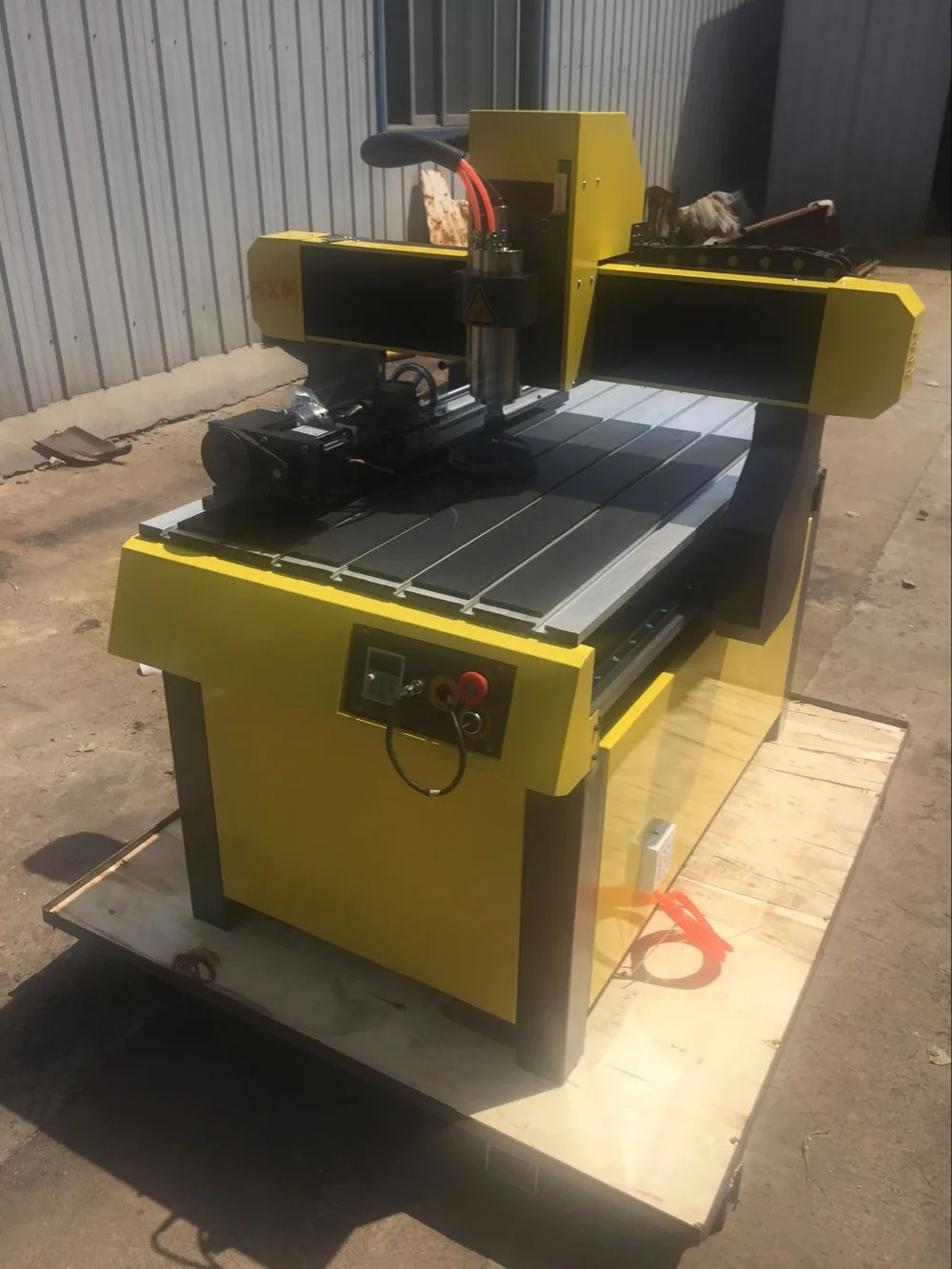 Mini 6090 houtbewerking cnc-router, cnc-snijmachine voor aluminium metalen platen