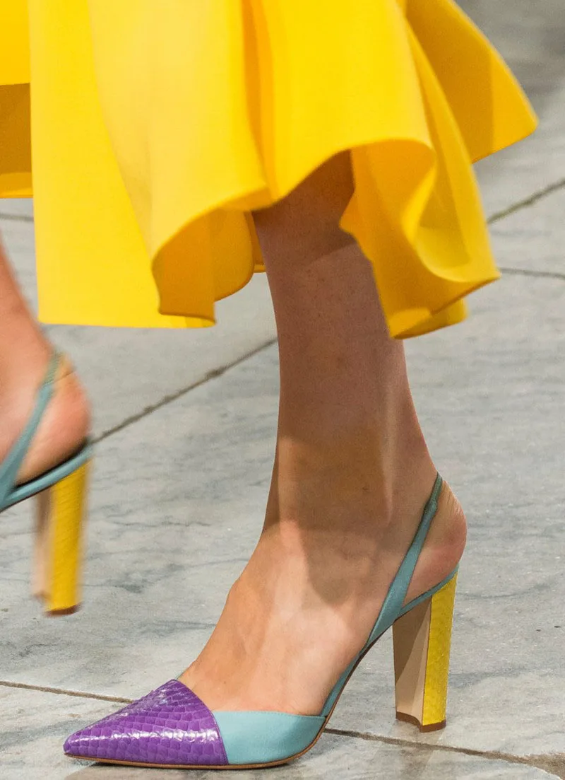 

Туфли-лодочки женские на массивном каблуке, кожа питона, заостренный носок, лоскутный ремешок сзади, разноцветные, летняя модельная обувь