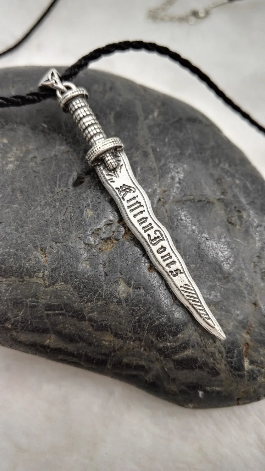 عتيق مطلي بالفضة ذات مرة كيليان جونز قلادة قلادة رومبلاستيلسكين خنجر المرأة قلادة سانلان #3