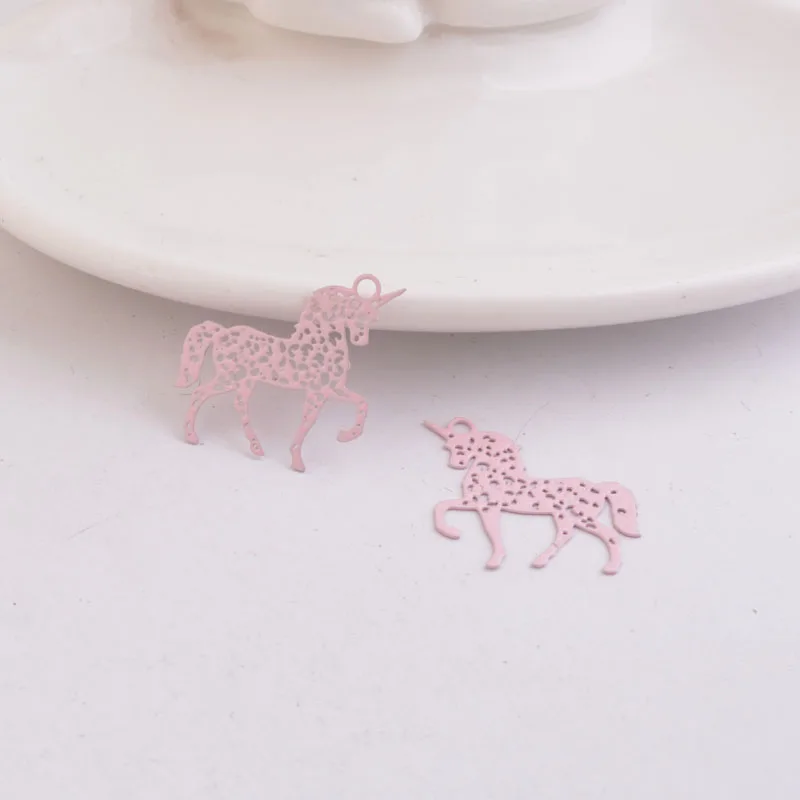 50 Stück AC9435 23*21mm KC Goldfarben und versilberte zarte hohle Einhorn-Anhänger für Ohrringe, Halsketten und Anhänger. – Detail 9