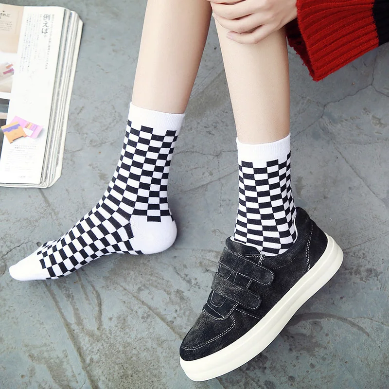 Harajuku Street Fashion Trendly Women Socks Black And White Squares Pattern Socks Men Novelty Skateboard Funny Cotton Socks