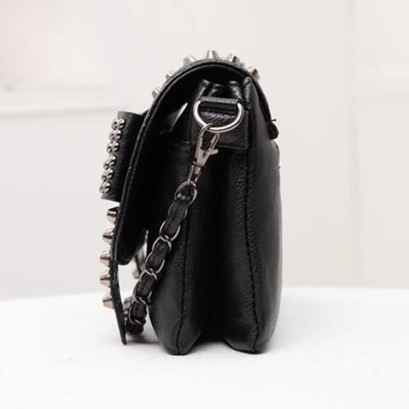 Fashion Women Black PU Leather Messenger Bags Vintage Crossbody Bags Punk Skull Rivets Underarm Shoulder Bags sac a main bolsa