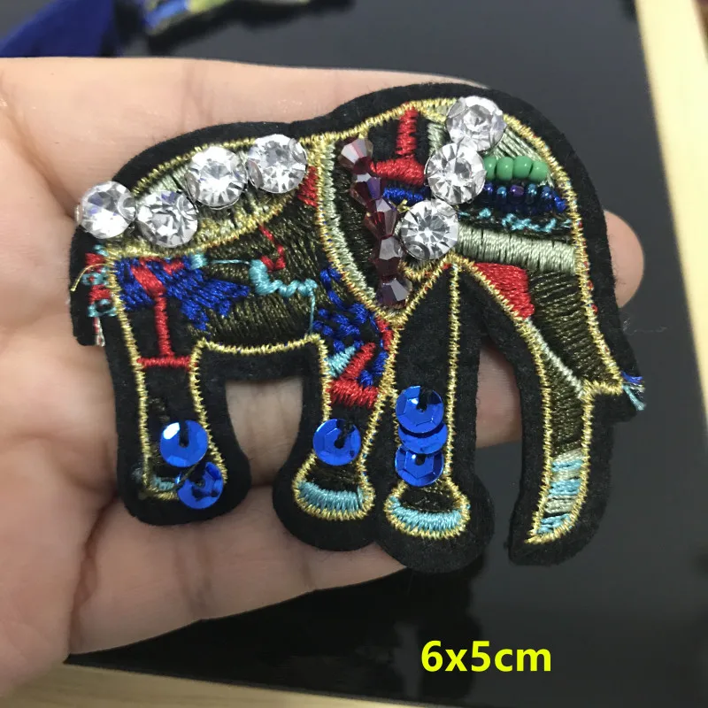 5 pz/lotto Elefante Cammello Patch Ricamato Applique Cucire Vestiti Adesivi di Patch Indumento Accessori di Abbigliamento