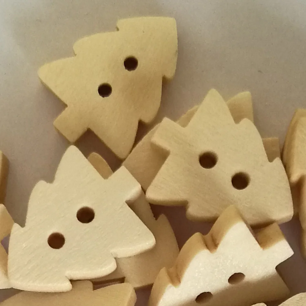 50PCs NEW Natural Wooden Buttons Christams Tree Shape Scrapbooking DIY Craft Sewing Accessories 2 Holes DIY Clothing Accessories