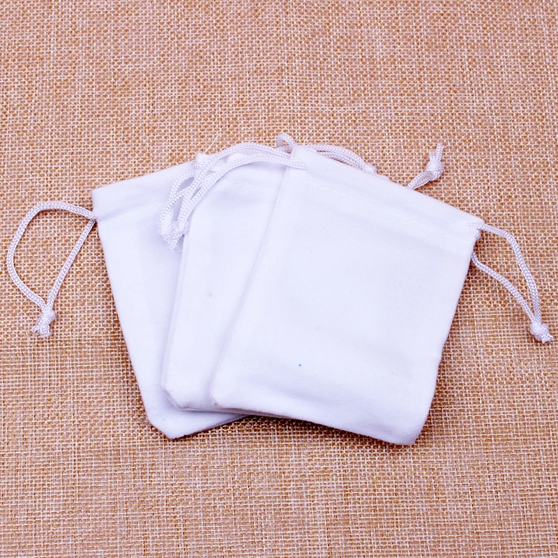 50pcs/lot White Color Velvet Bags 9x12cm Jewelry Packaging Bag Gift Giving Pouch Candy Chocolate Storage Pouches Fast Delivery