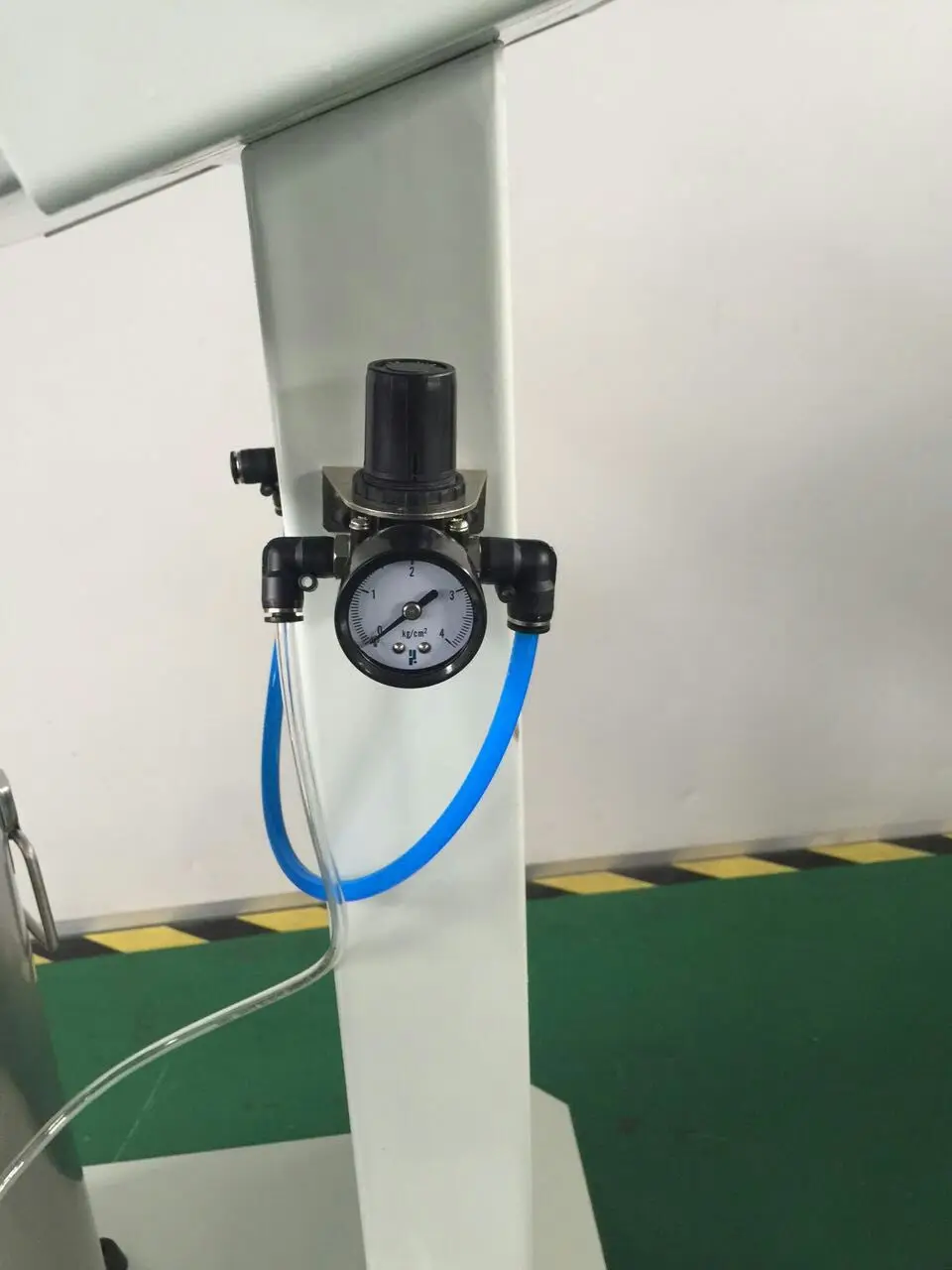 Electrostatic powder coating machine with electrostatic powder painting spray gun