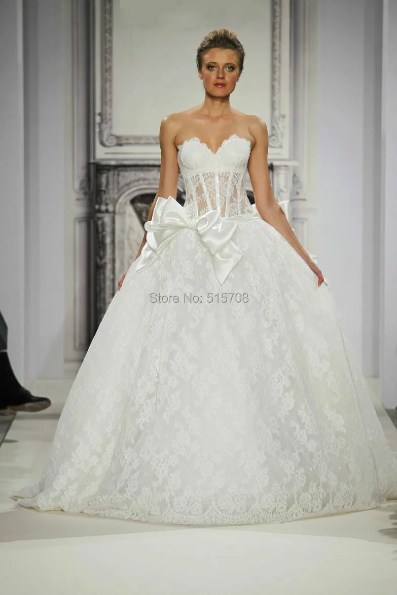 

Sexy Vintage Lace Wedding Dresses Puffy Ball Gown Sweetheart Sleeveless Ruched See Through Illusion Bodice White