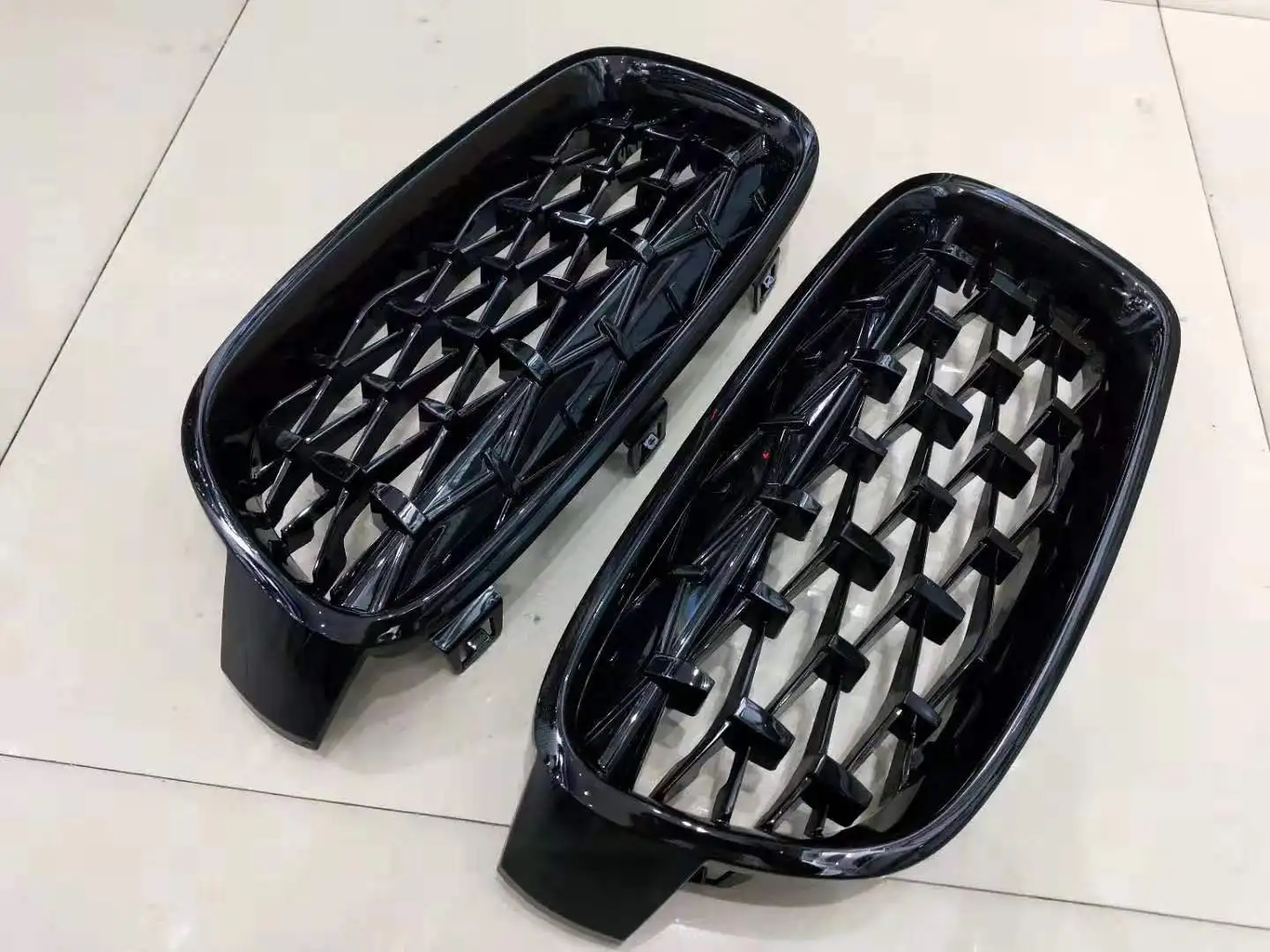 A Pair New 5 Series Top Quality G30 G38 Abs Diamond Style Car Grills for Bmw G30 G38 Front Grill Car Accessories