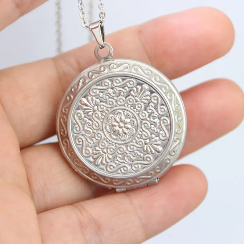1pc Round Engraved Daisy Photo Frame Pendant Necklace Stainless Steel Charms Locket Necklaces Women Men Fashion Memorial Jewelry