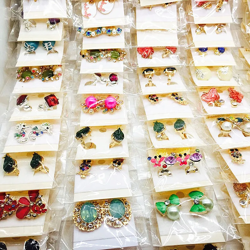 Wholesale 60 Pairs Assorted Women\'s Fashion Jewelry Beautiful Rhinestone Earring Stud Earrings Mix Styles