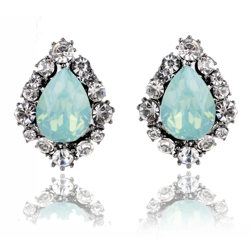LUBOV Fashion Rhinestone Inlaid Light Green Crystal Stone Piercing Earrings Gold Color Stud Earrings New Women Jewelry