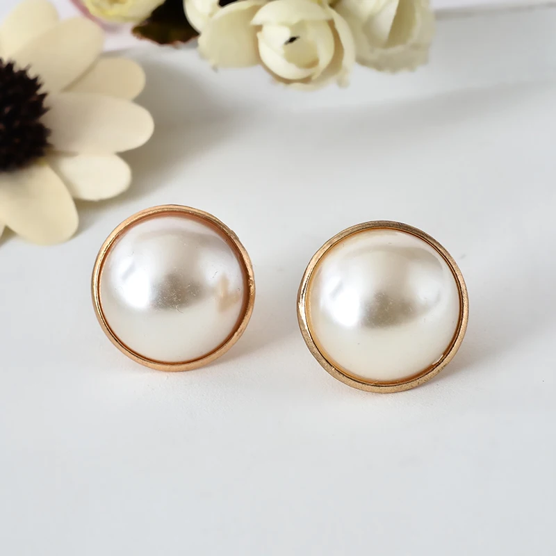 New Fashion Korean Beautiful golden Plated Shiny Pearl Heart Earring Ear clip for Women Wholesale