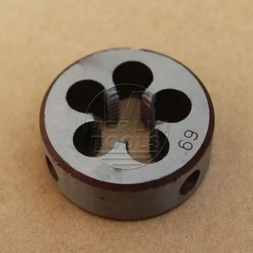 M17 x 2.0 미터법 오른손 다이