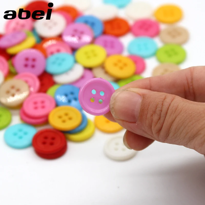 100 pz Colori Della Miscela 15mm 4 fori Pulsanti Rotondi Di Plastica Cucito A Mano Strumenti FAI DA TE Scrapbooking Artigianato Decorazione