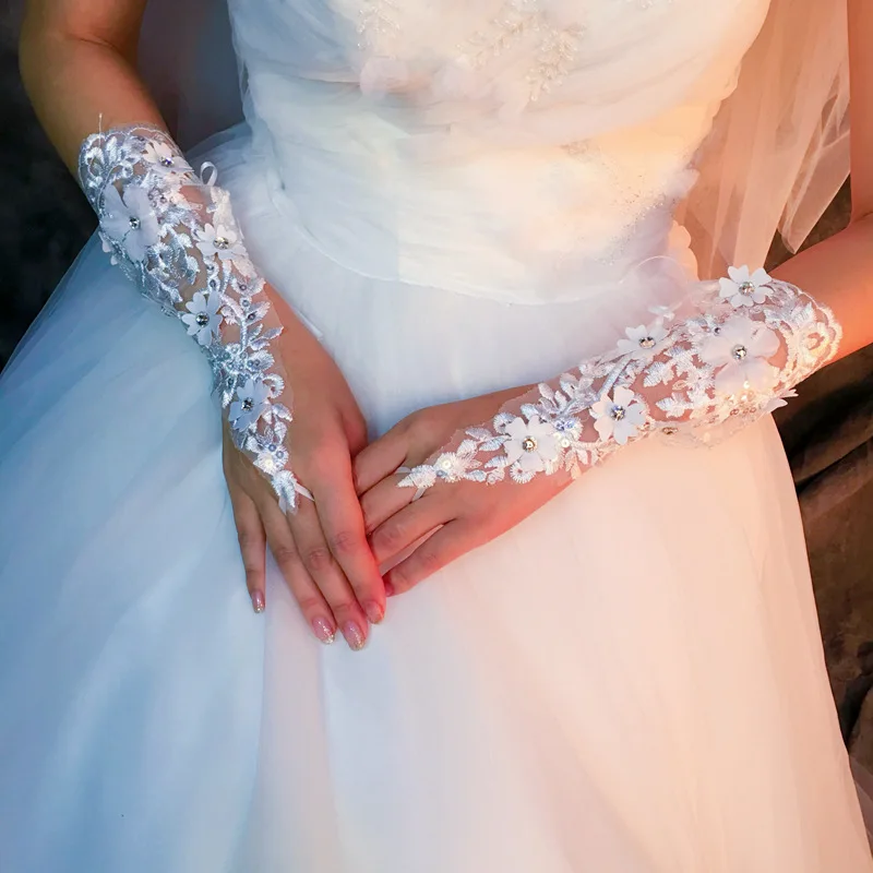 JaneVini 2018 Bianco Senza Dita Tulle Corto Da Sposa Guanti Opera Lunghezza di Applique Del Merletto In Rilievo Da Sposa Accessori Handschoenen Kant