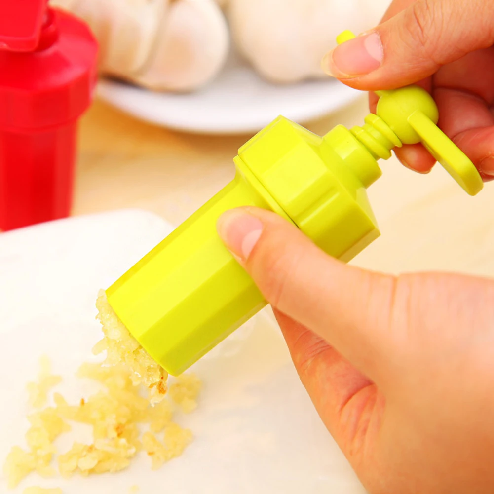 Practical Kitchen Cooking Tools Garlic press Crusher Presser screw squeeze Peeler Garlic Crusher Random Color