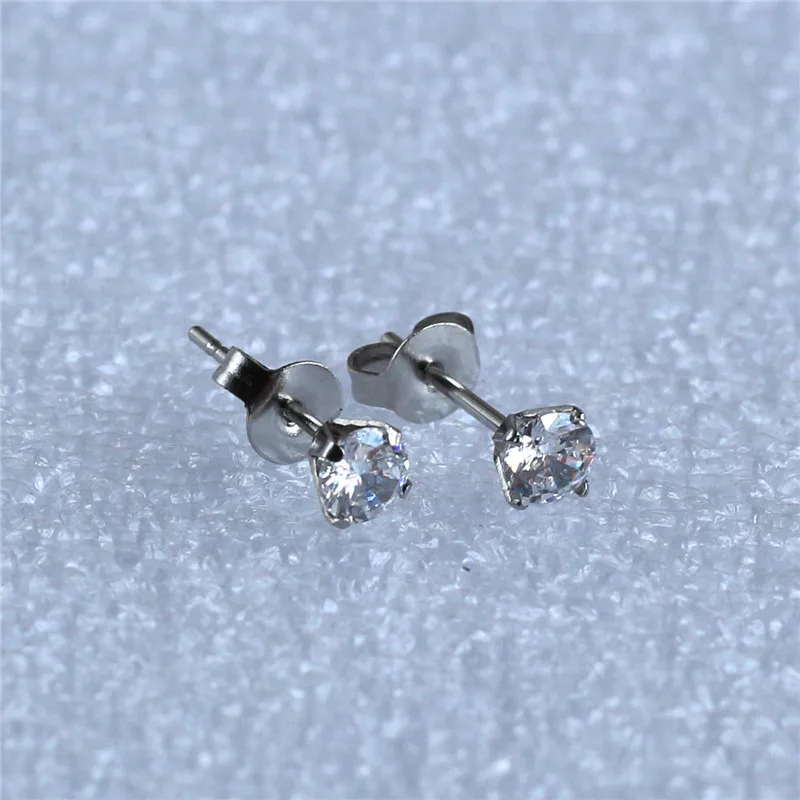 Titanium With 4mm Clean Zircon Round Stud Earrings 316L Stainless Steel IP Planting No Fade No Allergy