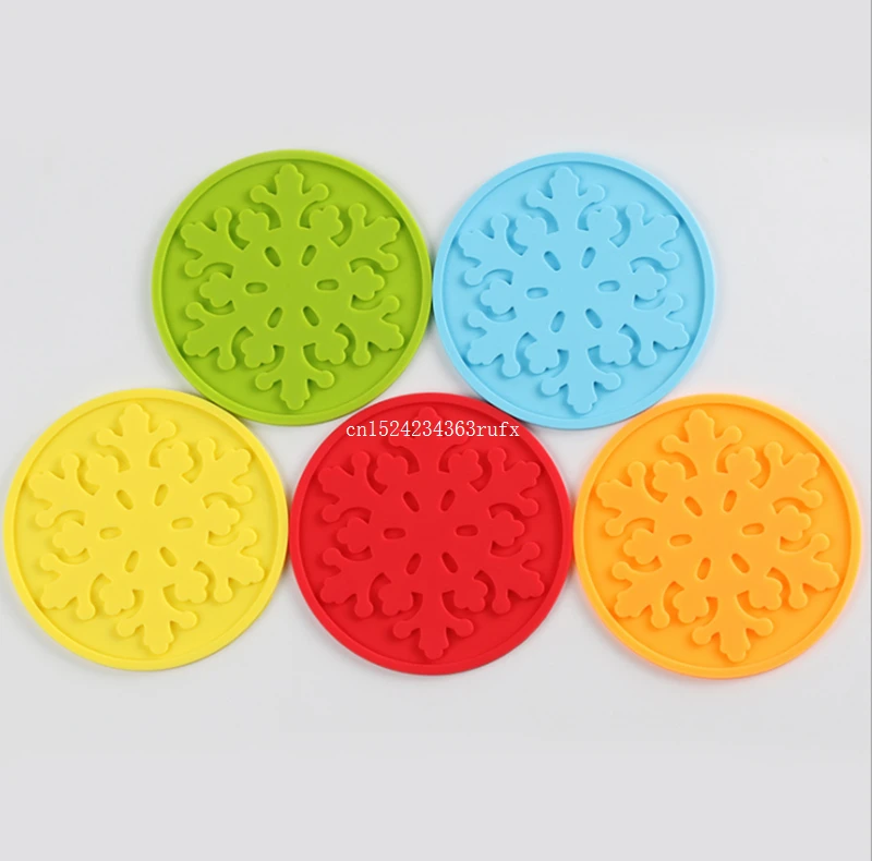 200pcs Silicone Snowflake Coasters Cup Coaster Table Decoration Tea Mug Placemat Cup Coaster Mat Pad Drinks Holders