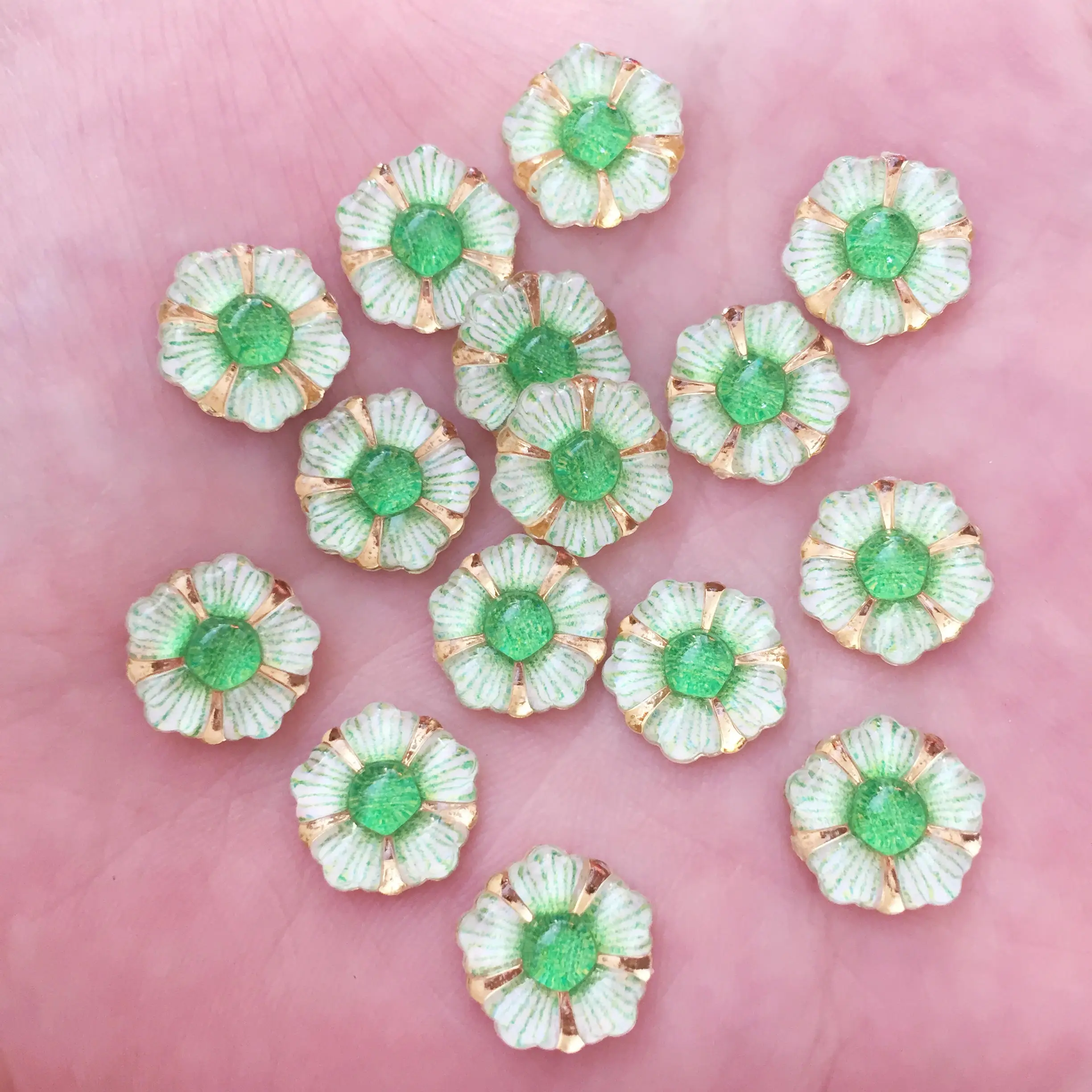 60 pz Resina Lucida 12mm Colorato Phnom Penh fiore flatback strass Ornamenti FAI DA TE Appliques di Nozze mestiere SW78