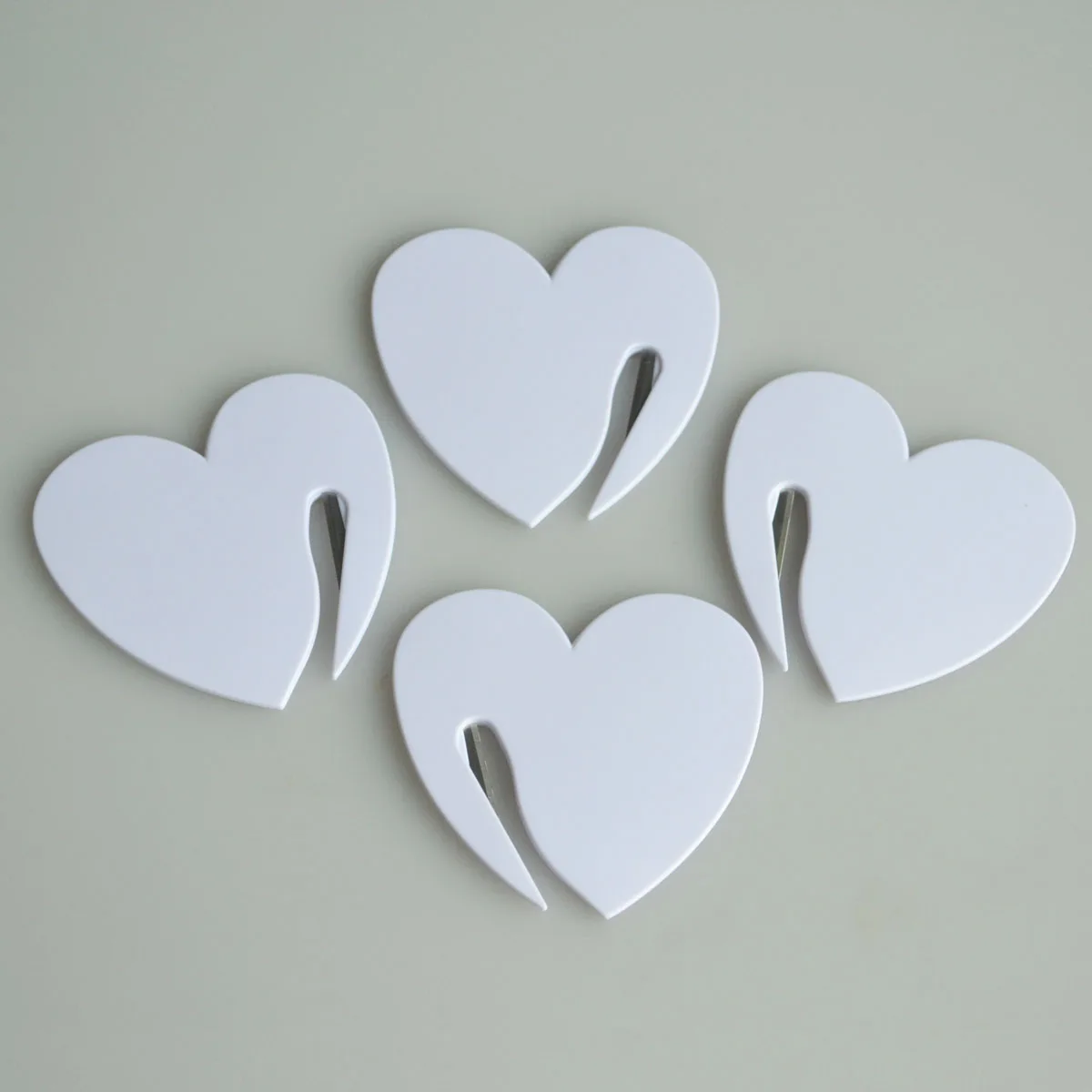 20Pcs/Pack Plastic Miny Letter Envelope Kife Mail Opener Outdoor Accessories Safety Paper Guarded Cutter Blade Heart-shape