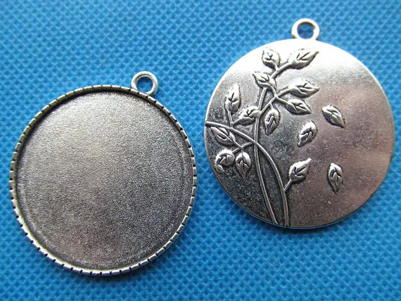 

50pcs Antique Silver tone/Antique bronze Flower Base Setting Tray Bezel Pendant Charm,Caved Border,fit 35mm Cabochon/Cameo