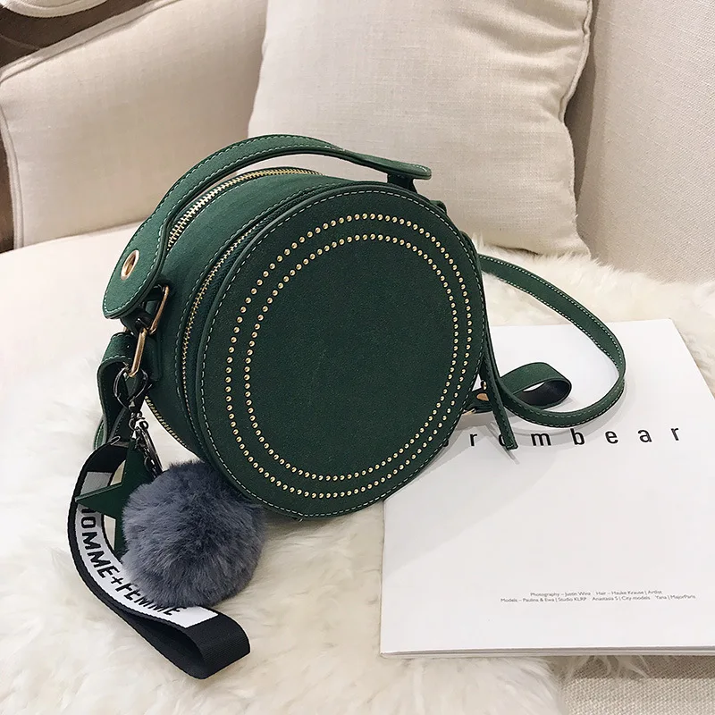 Small Round Crossbody Bags for Women Handbags Rivet Pu Leather Shoulder Bags Women Circle Purse Cute Star Pendant Messenger Bag