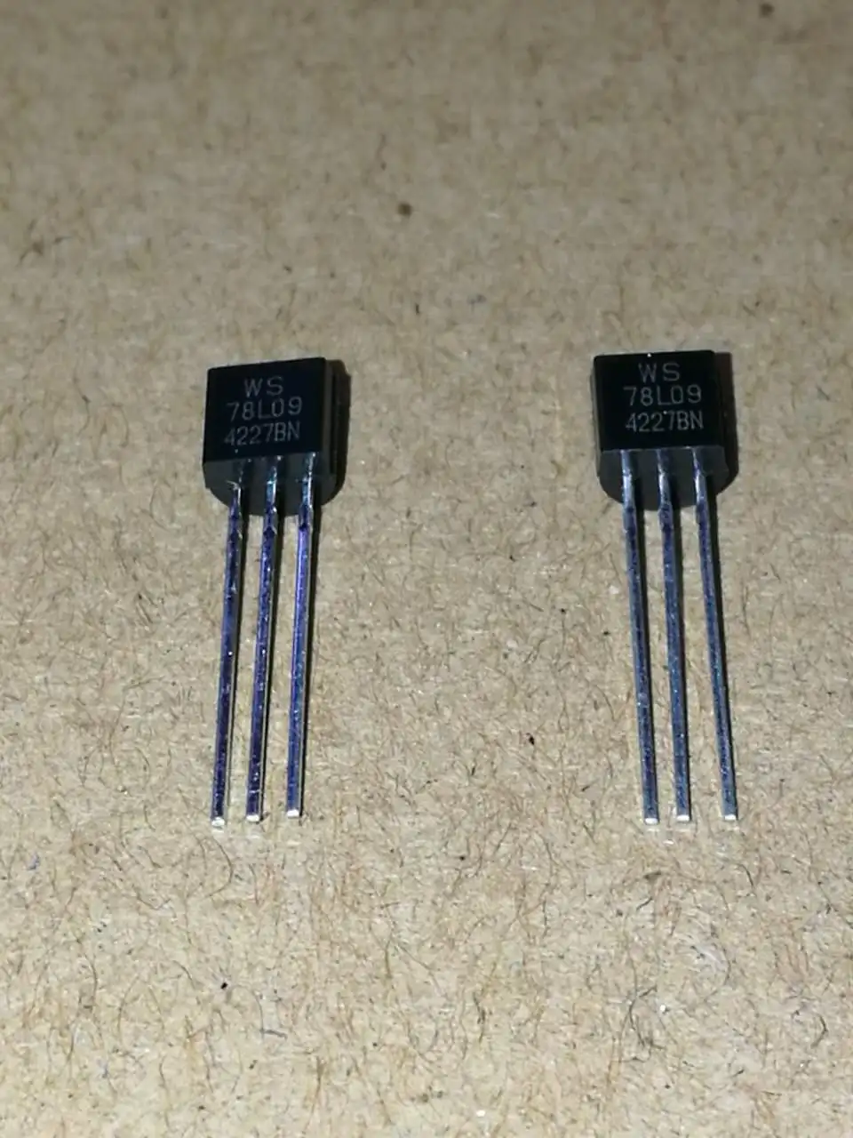 10 unids/lote 78L09 TO-92 en stock