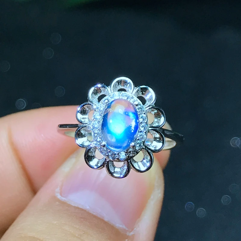 

925 Silver Natural Blue Moonstone lady ring glass quality is good