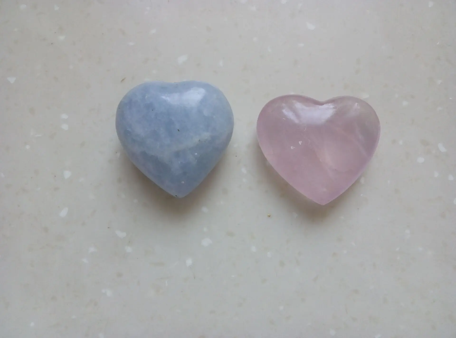 2pcs Heart Shaped Natural Rose Crystal Stone Pink Quartz +celestite quartz Specimens Healing Stone Love Gems Home Decor