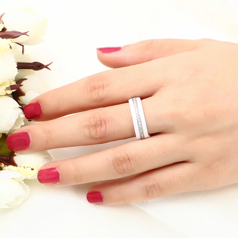 Bling White Black Simple Style Comly Ceramic Rings for Women  Pave Setting Crystal Ring Never Fall Down Anniversary Jewelry