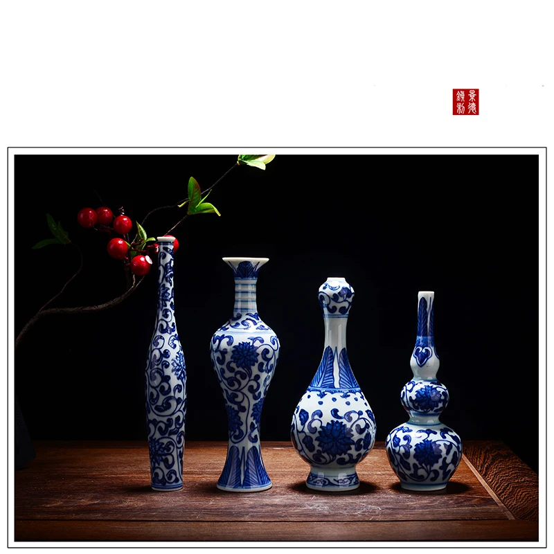 Jingdezhen Antique Handmade Handpainted Blue And White Ceramic Small Vase Furnishing Articles Chinese Creative Flower Arranging