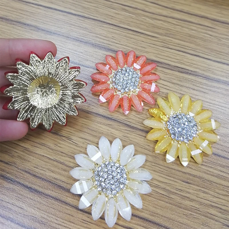 

50pcs Wholesale sparkly rhinestone Acrylic sunflower brooch/button Jewelry decoration for gift/party