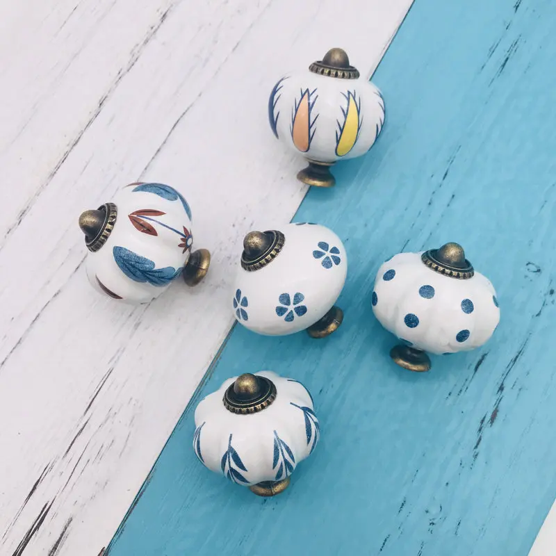 Vintage Ornate Blue Floral Ceramic Knobs and Handles Door Cupboard Drawer Kitchen Pull Knob Hand Painted Furniture Pulls Puller