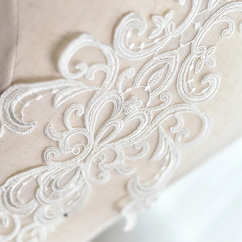 Applique in pizzo bianco avorio per auto, tessuto in pizzo francese ricamato, passamaneria in pizzo di poliestere per abito da sposa cucito, 1 pezzo